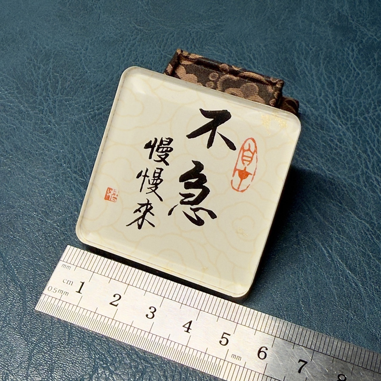 不急~慢慢來 5x5x0.5cm